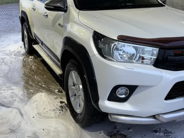 Toyota Hilux - фото 2