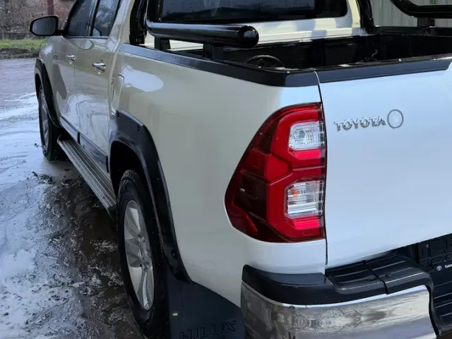 Toyota Hilux - фото 5