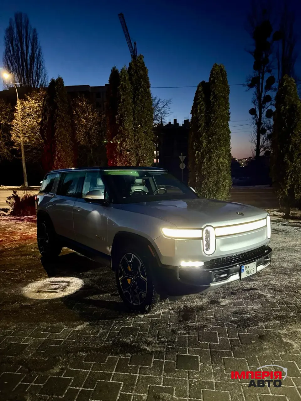 Rivian R1S - фото 2