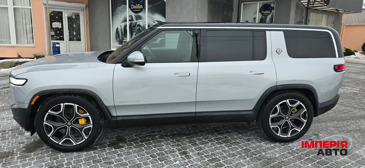 Rivian R1S - фото 13
