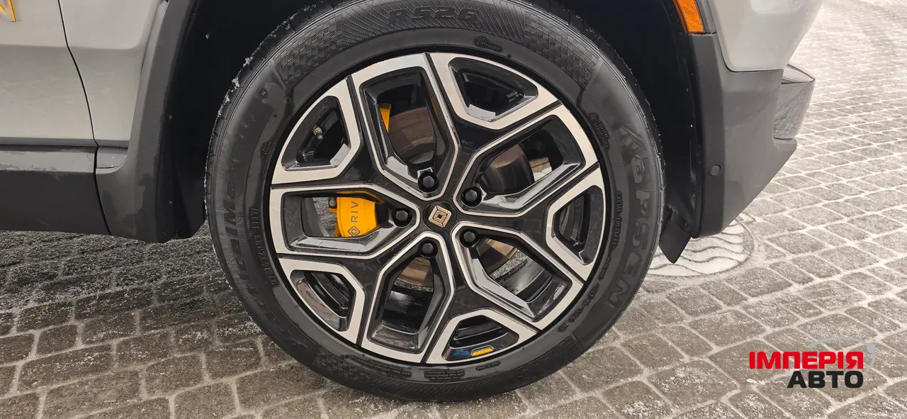 Rivian R1S - фото 29