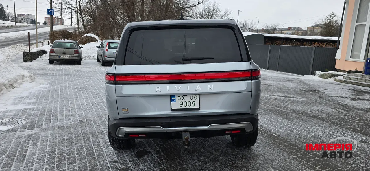 Rivian R1S - фото 15