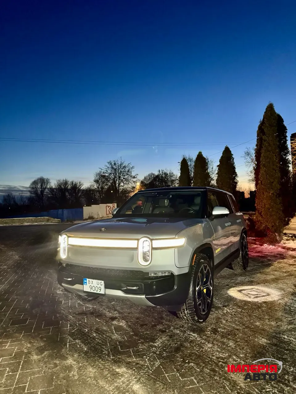 Rivian R1S - фото 10