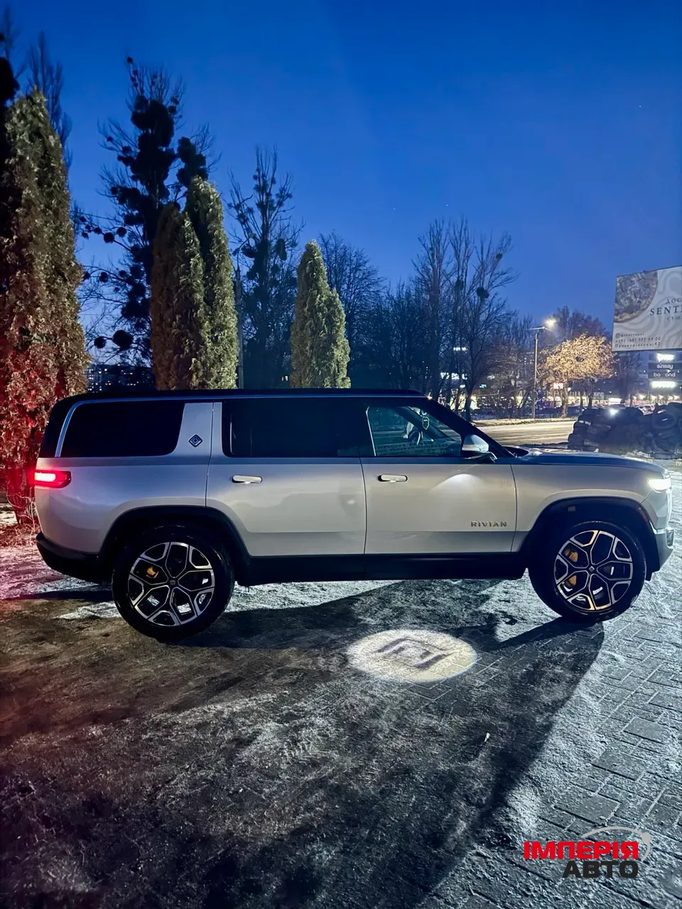 Rivian R1S - фото 3