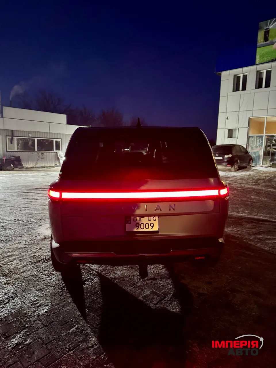 Rivian R1S - фото 5