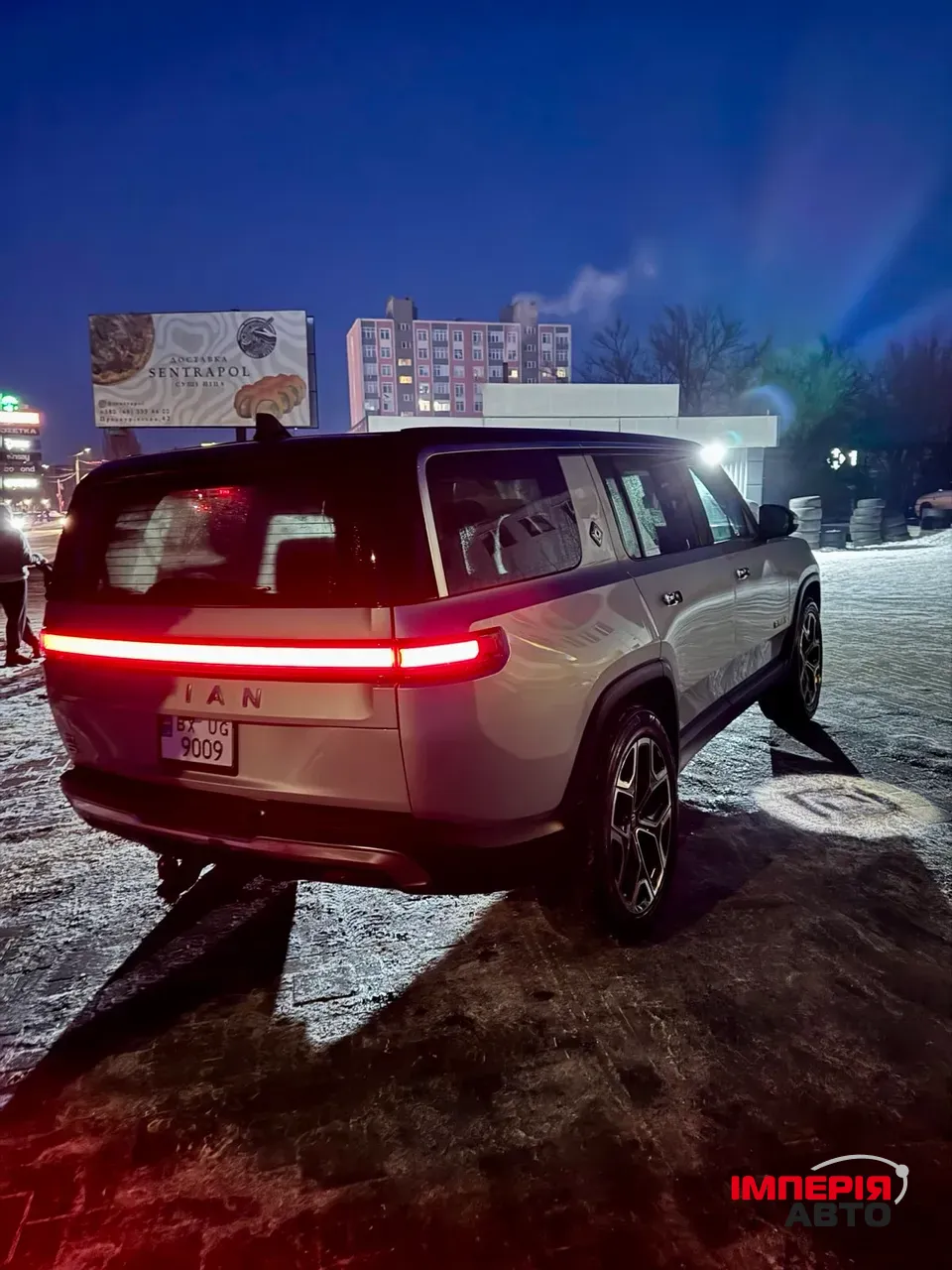 Rivian R1S - фото 4