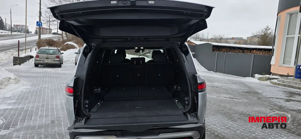 Rivian R1S - фото 19