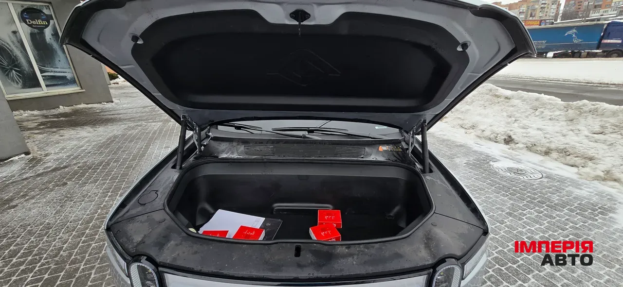 Rivian R1S - фото 30