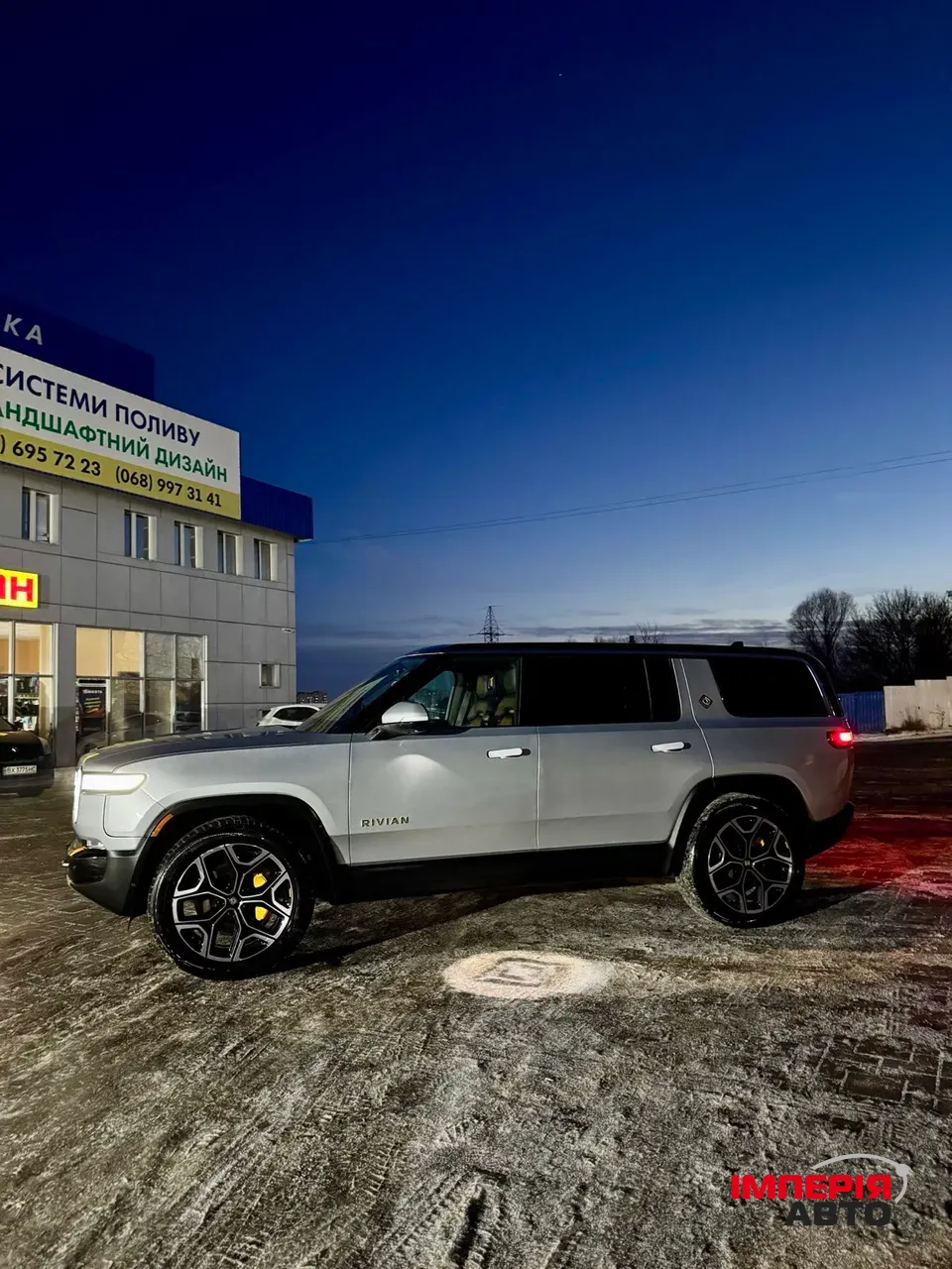 Rivian R1S - фото 9