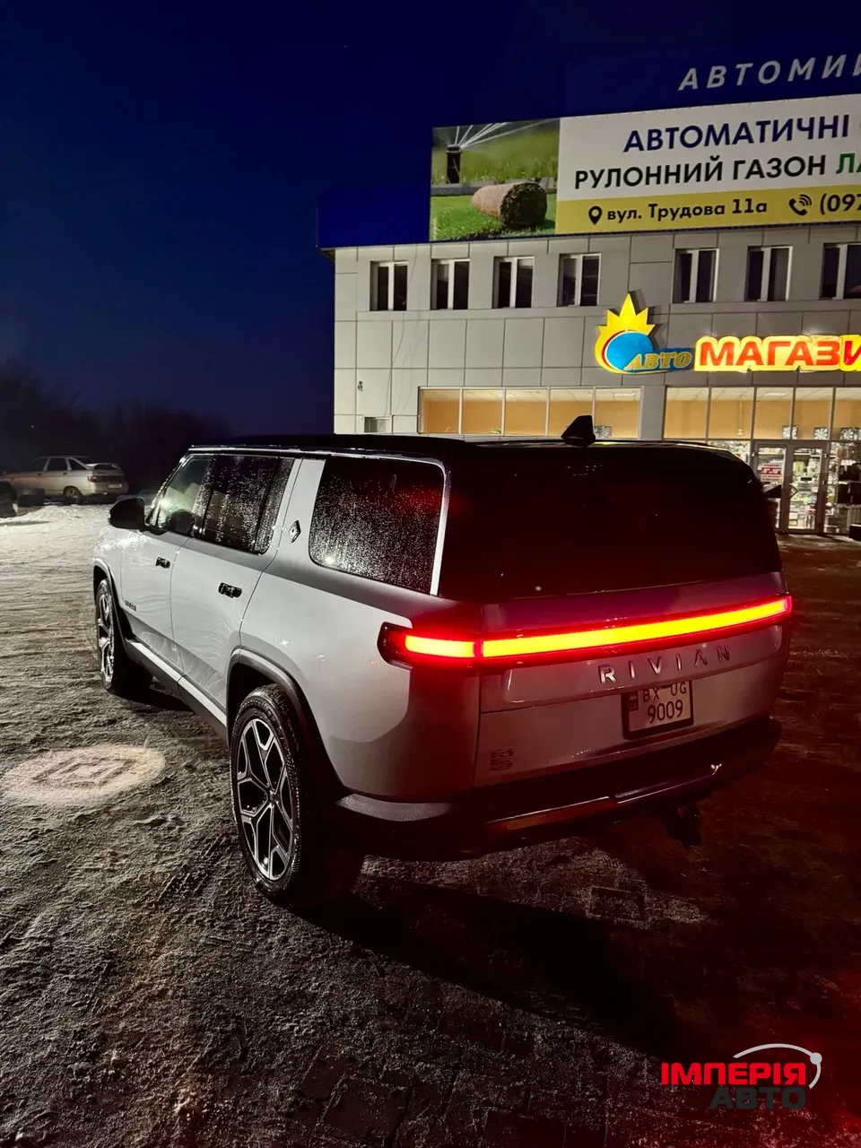 Rivian R1S - фото 6