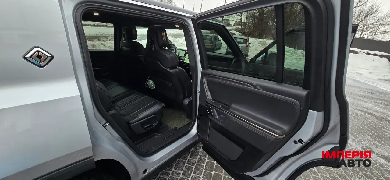 Rivian R1S - фото 26