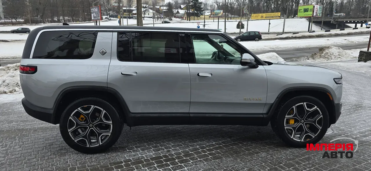 Rivian R1S - фото 17