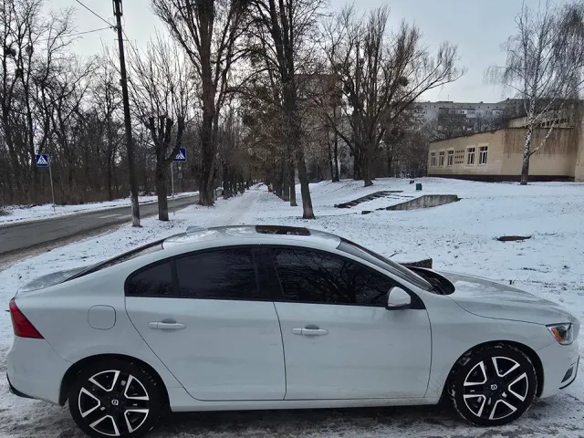 Volvo S60 - фото 4