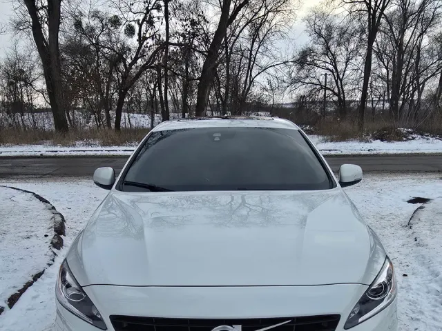 Volvo S60 - фото 1