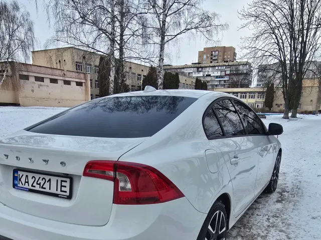 Volvo S60 - фото 2