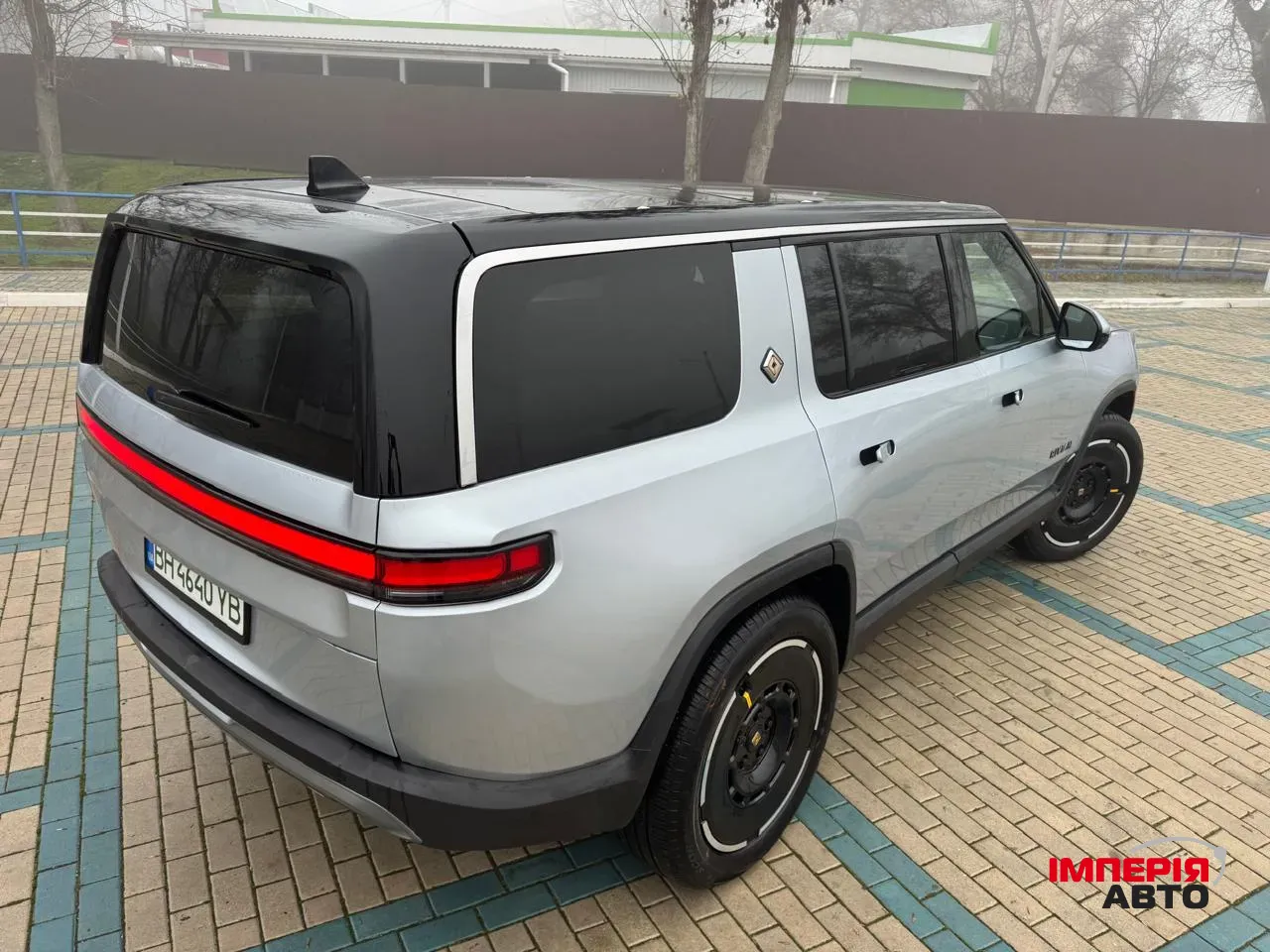 Rivian R1S - фото 4