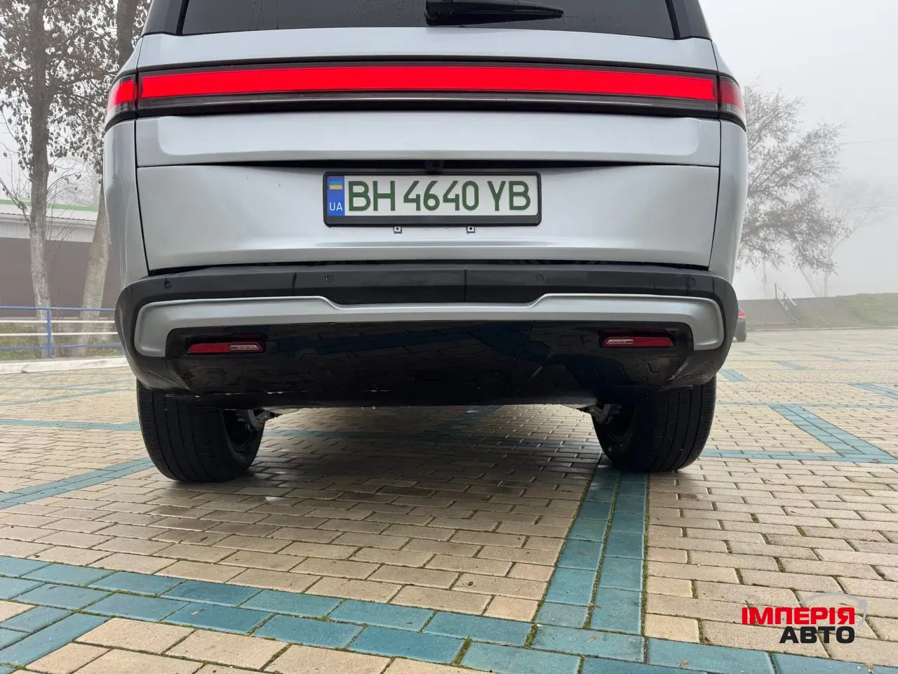 Rivian R1S - фото 10