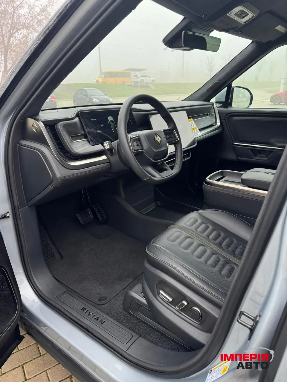 Rivian R1S - фото 16