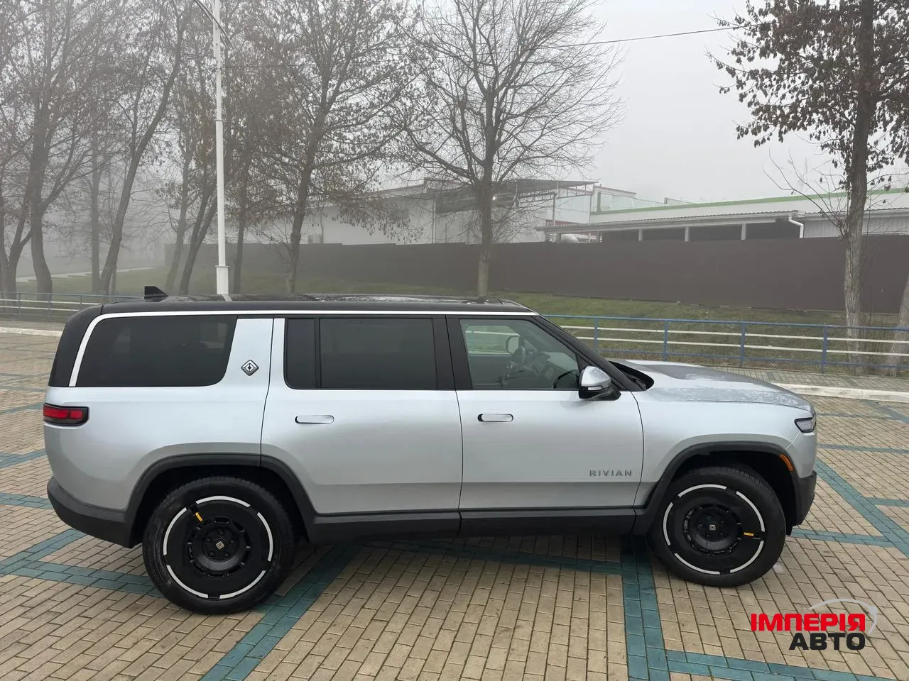 Rivian R1S - фото 3