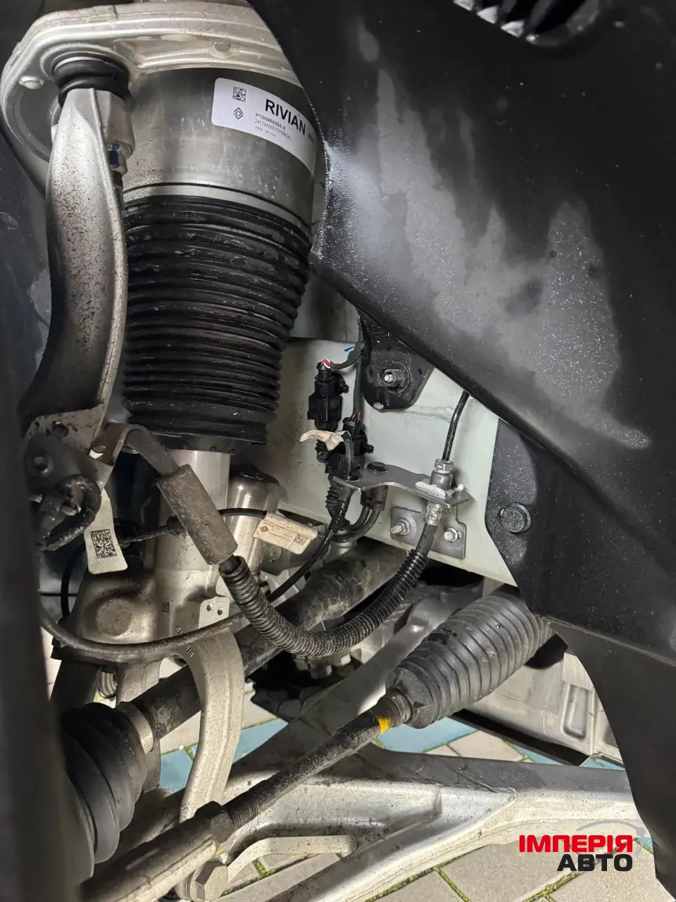 Rivian R1S - фото 40