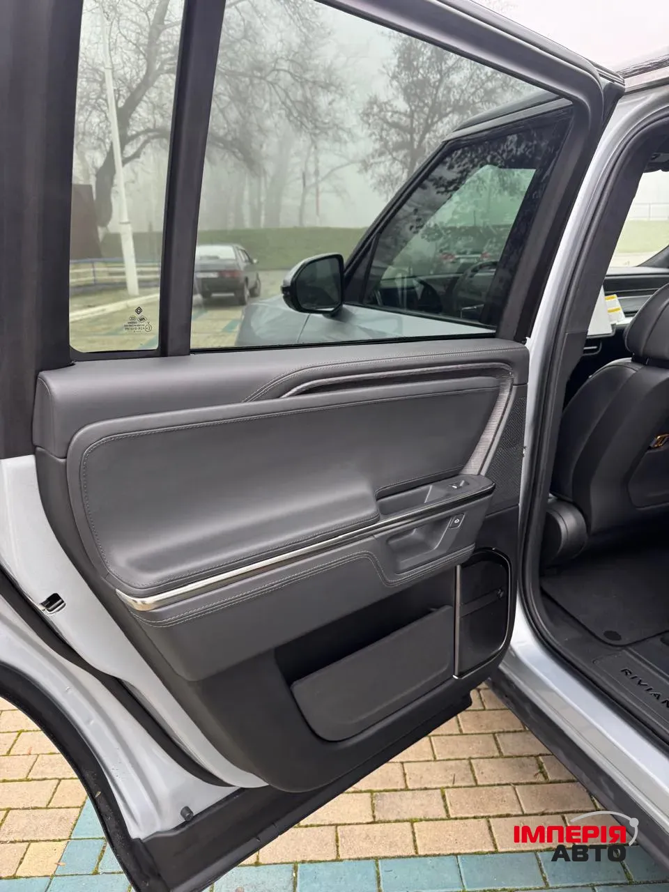 Rivian R1S - фото 24