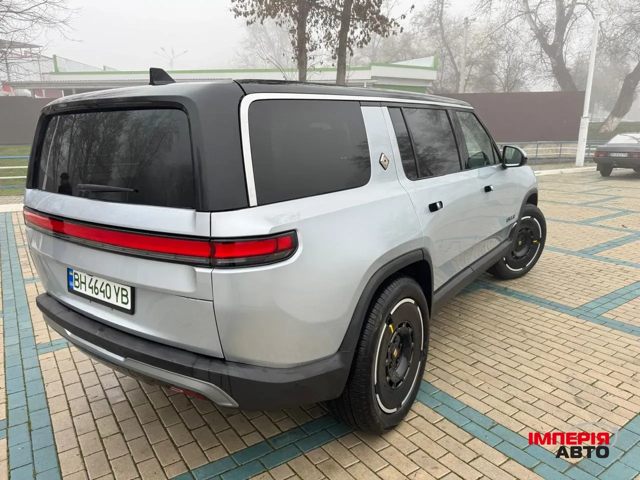 Rivian R1S - фото 5