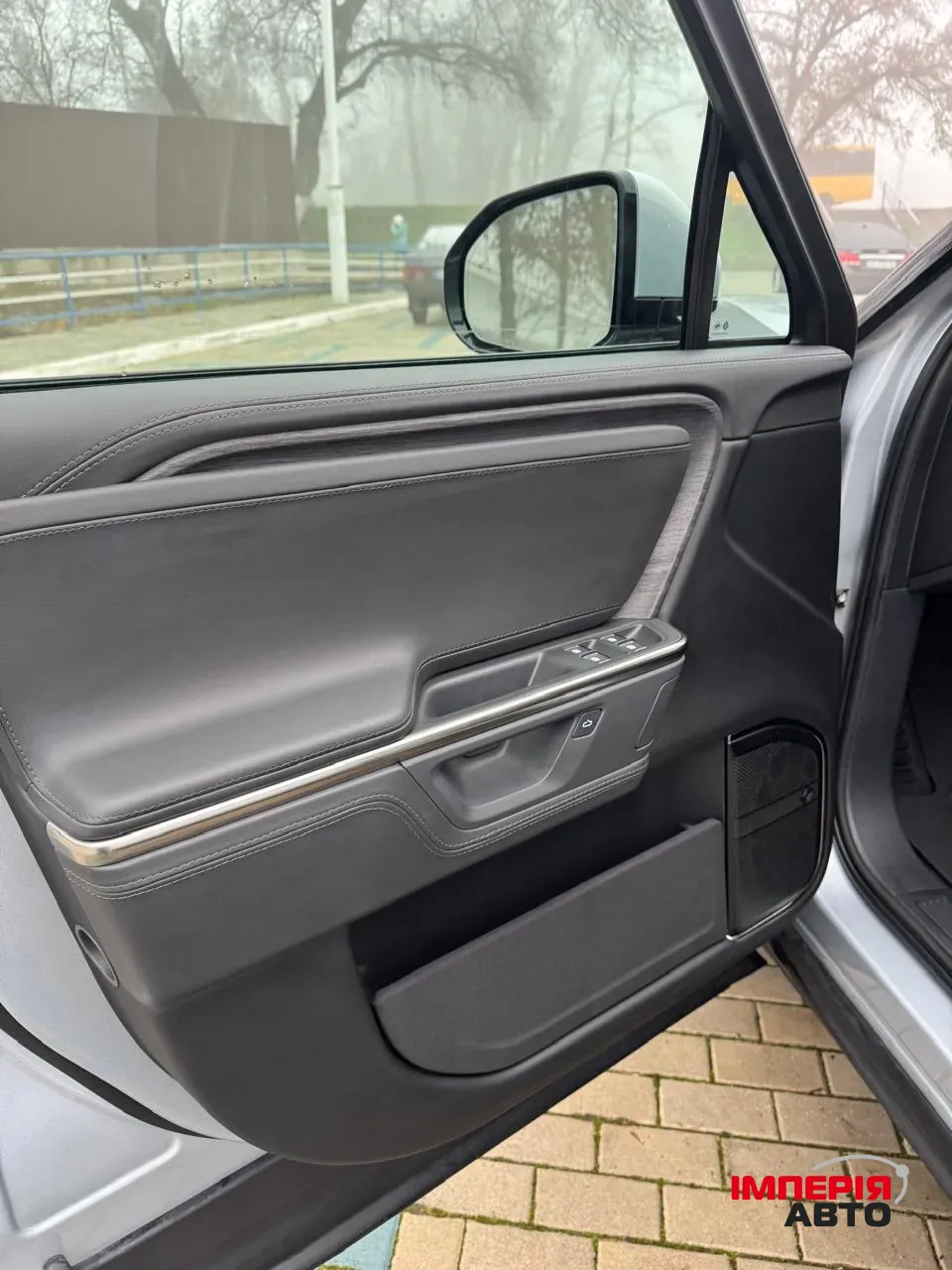 Rivian R1S - фото 25