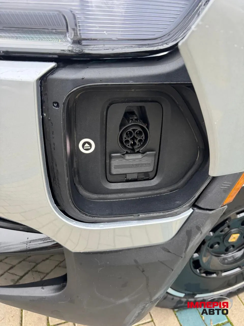 Rivian R1S - фото 41