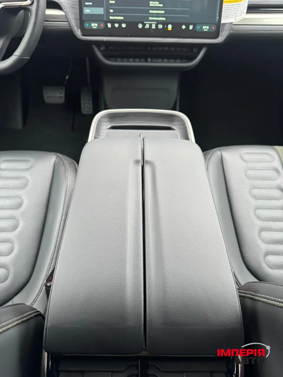 Rivian R1S - фото 17