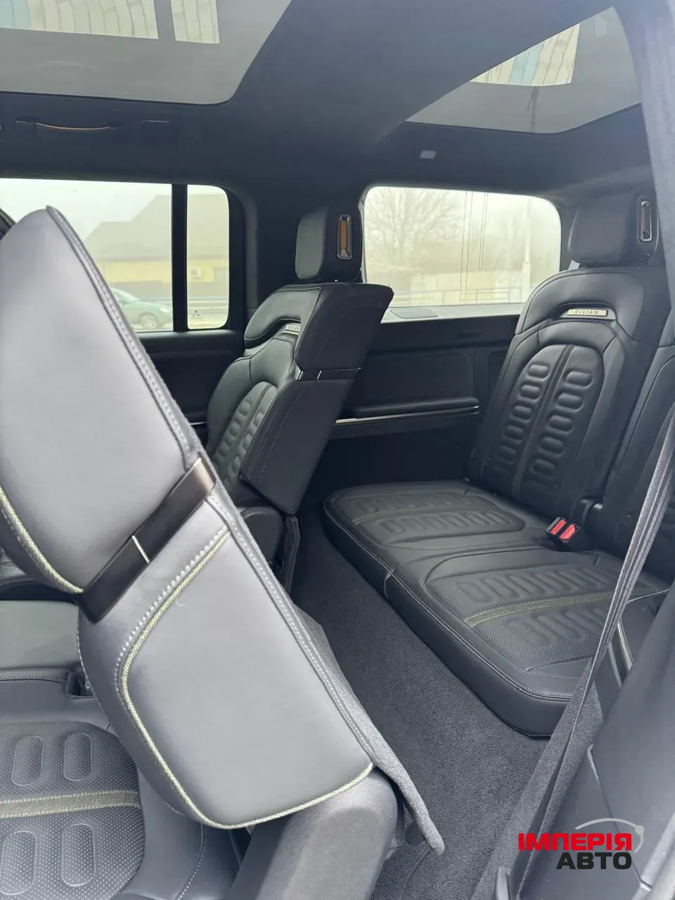 Rivian R1S - фото 20