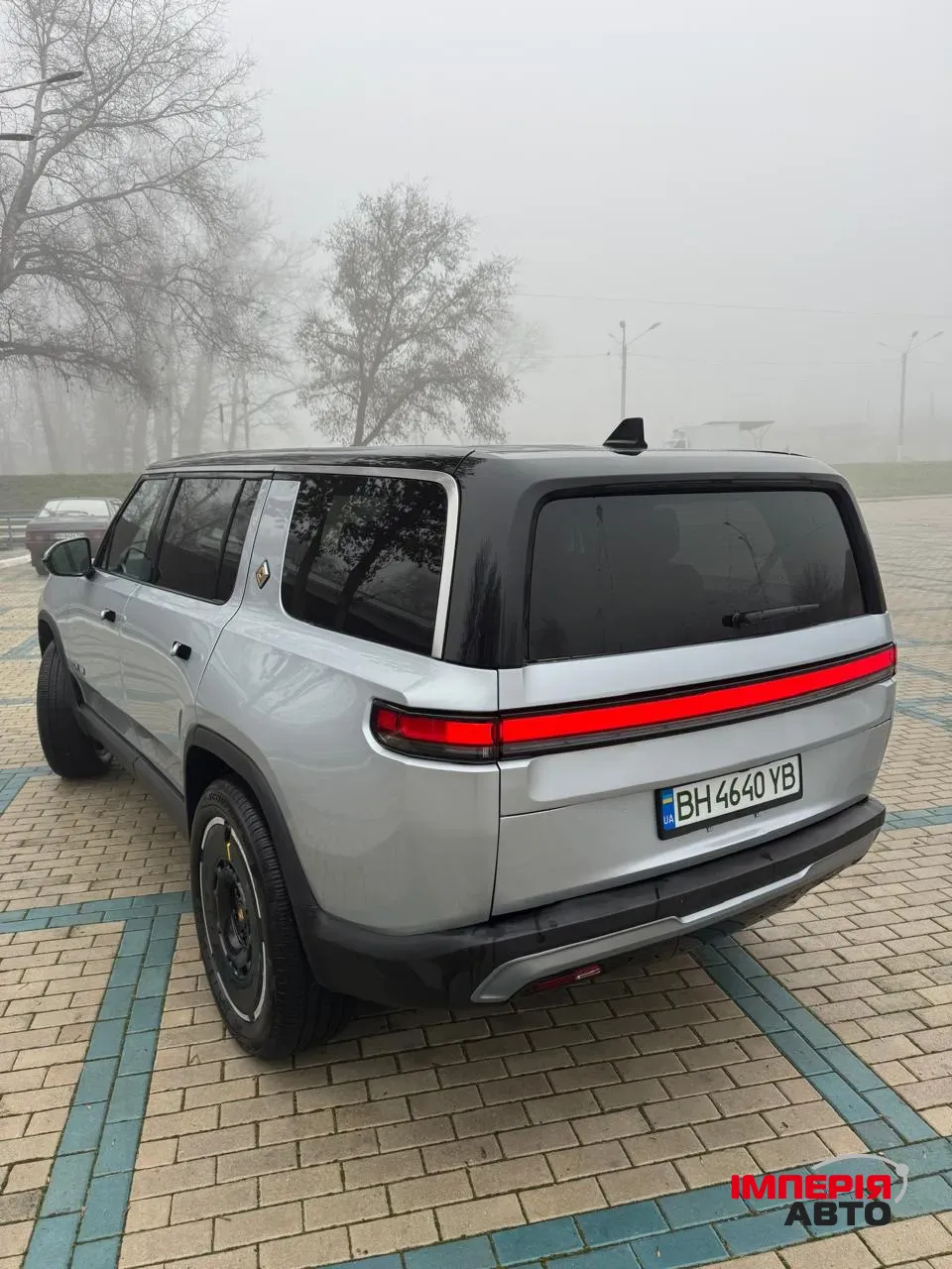 Rivian R1S - фото 7