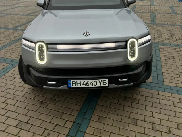 Rivian R1S - фото 2