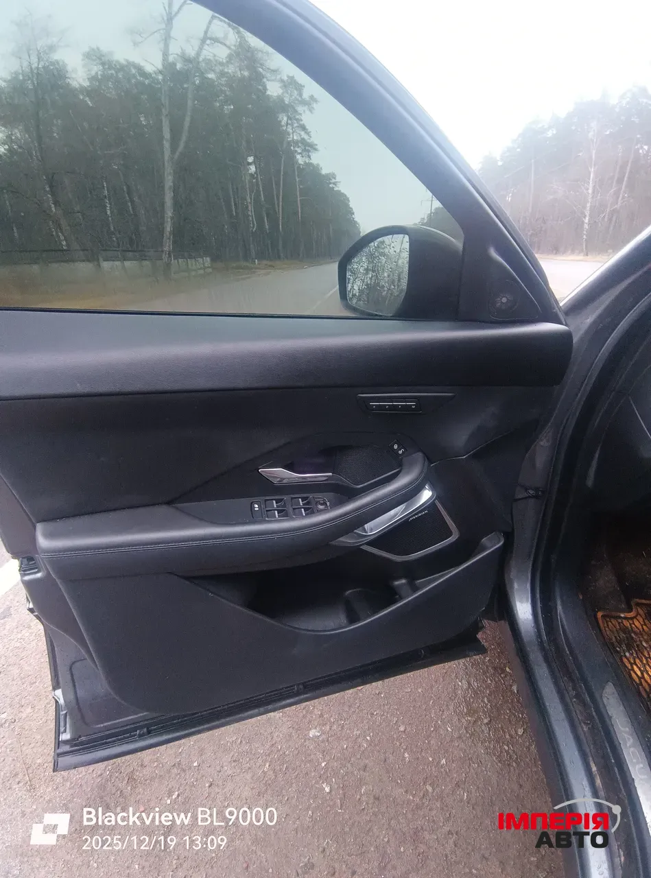 Jaguar E-Pace - фото 14