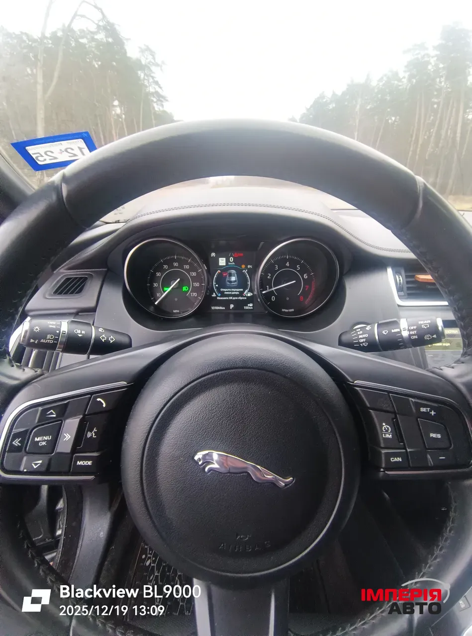 Jaguar E-Pace - фото 16