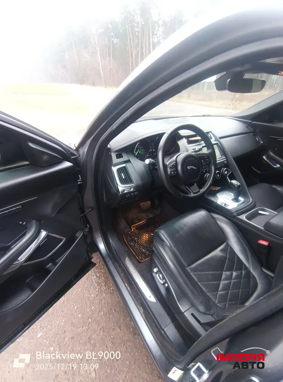 Jaguar E-Pace - фото 15