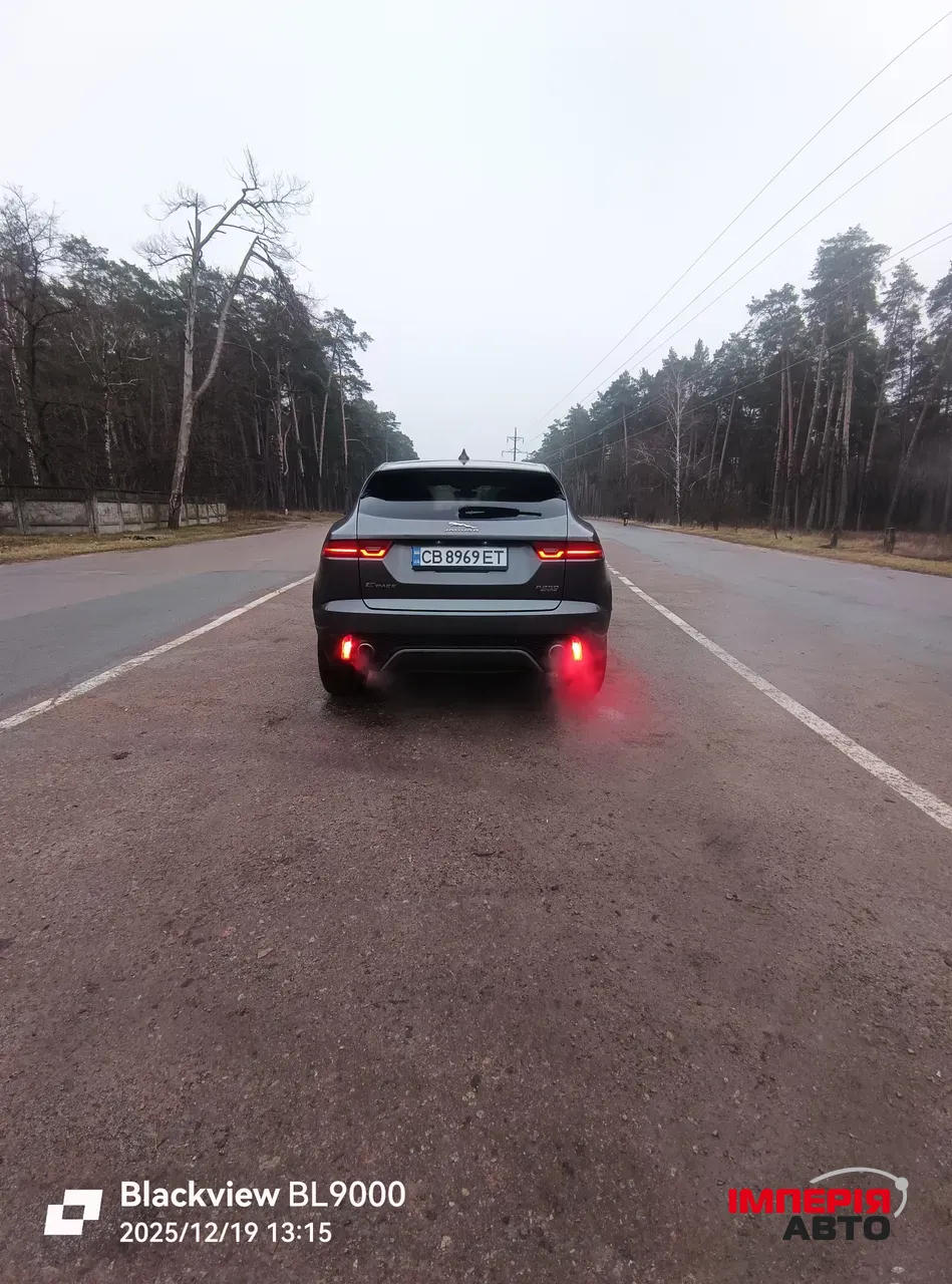 Jaguar E-Pace - фото 11