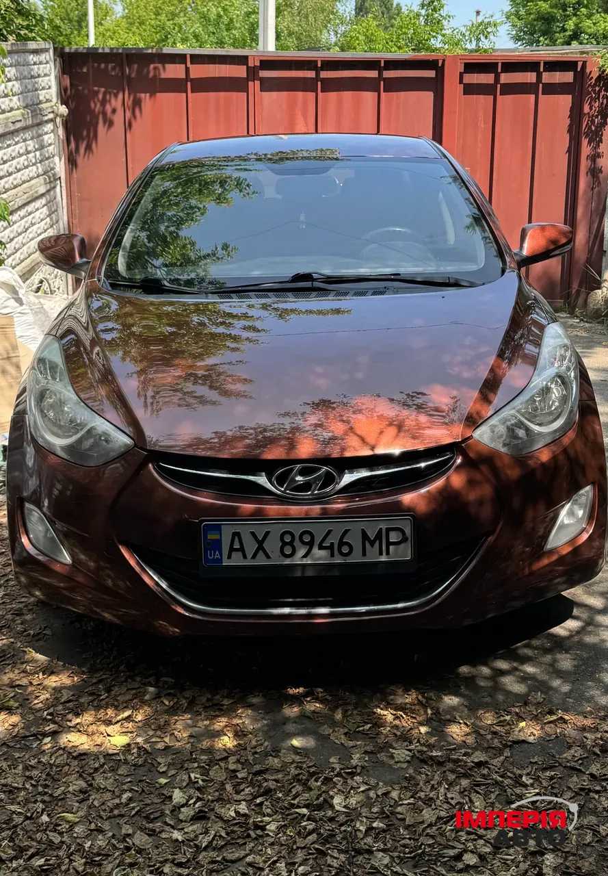 Hyundai Elantra - фото 1