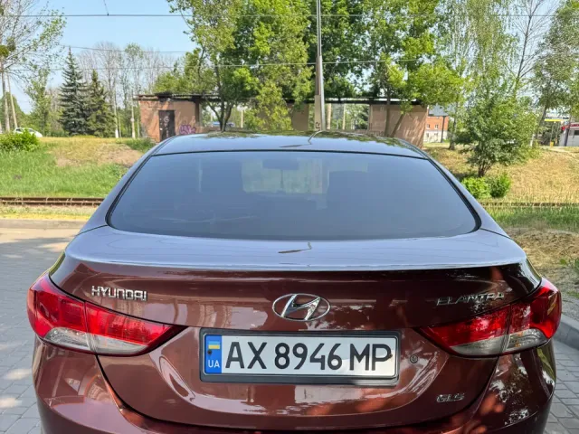 Hyundai Elantra - фото 4