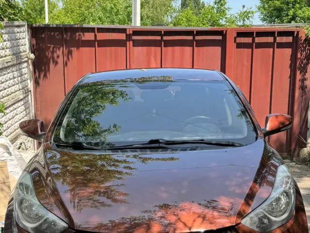 Hyundai Elantra - фото 1