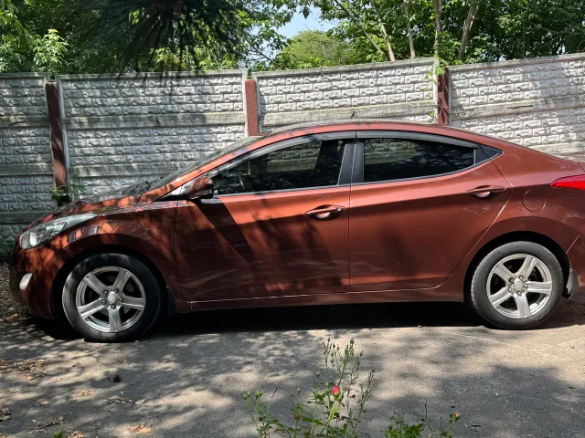Hyundai Elantra - фото 2