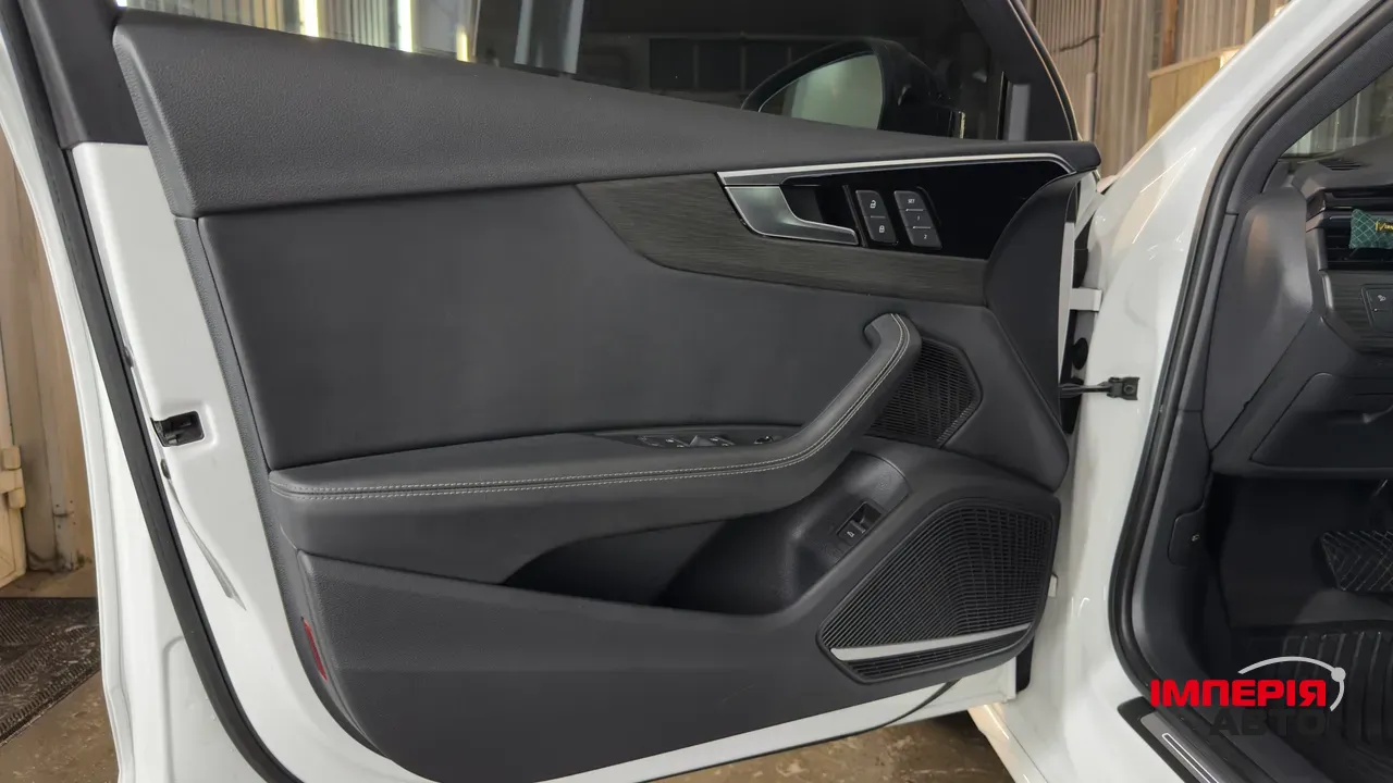 Audi A4 - фото 23