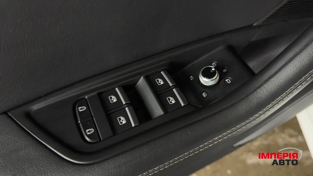 Audi A4 - фото 24