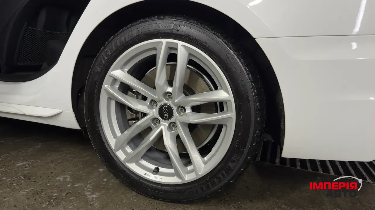 Audi A4 - фото 26