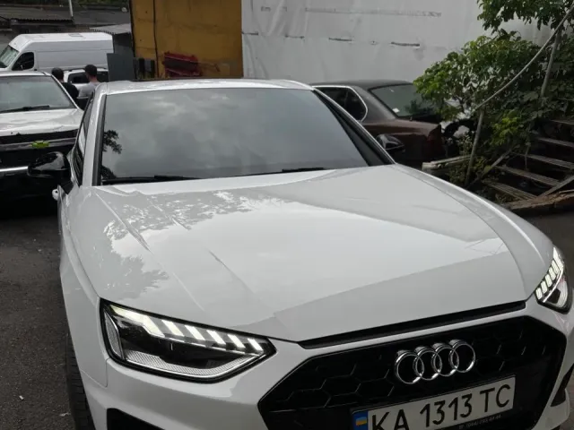 Audi A4 - фото 2