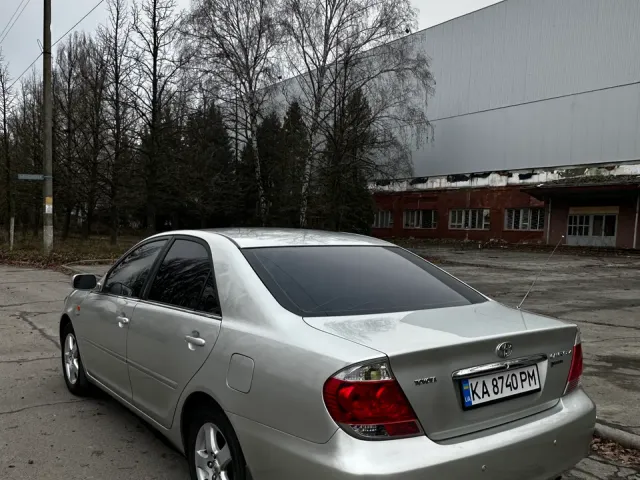 Toyota Camry - фото 4