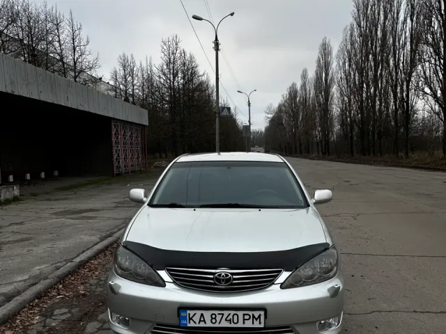 Toyota Camry - фото 2