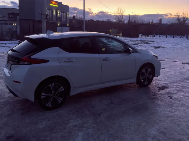 Nissan Leaf - фото 5
