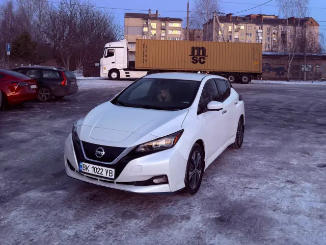 Nissan Leaf - фото 2