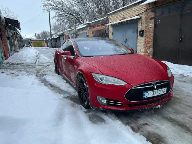Tesla Model S - фото 2
