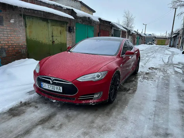 Tesla Model S - фото 4